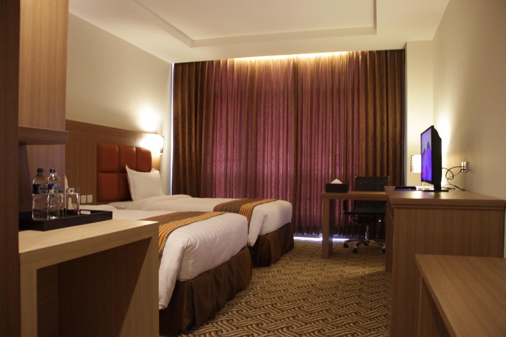 Cavinton Hotel Malioboro Yogyakarta By Tritama Hospitality Exterior photo